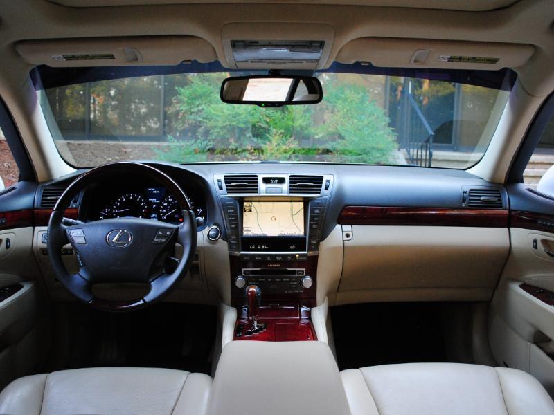 Lexus LS 460  2012