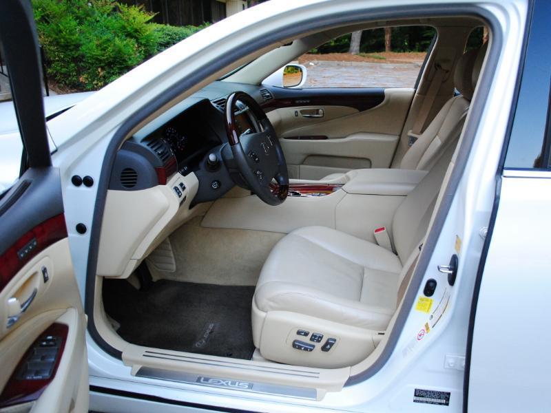 Lexus LS 460  2012