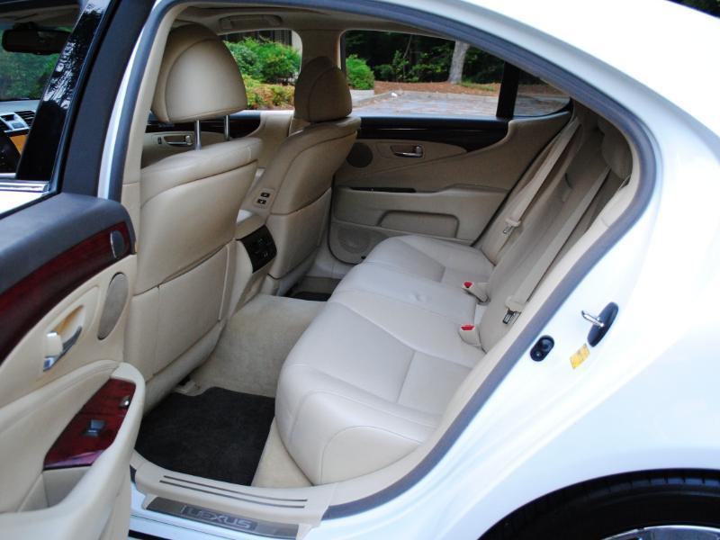 Lexus LS 460  2012