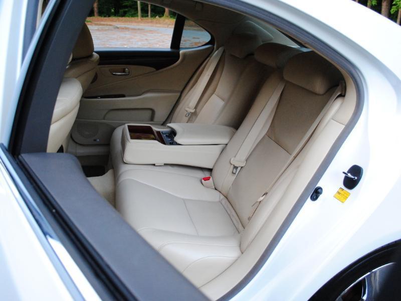 Lexus LS 460  2012