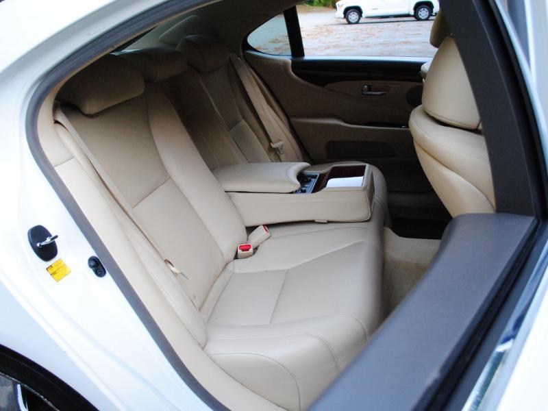 Lexus LS 460  2012