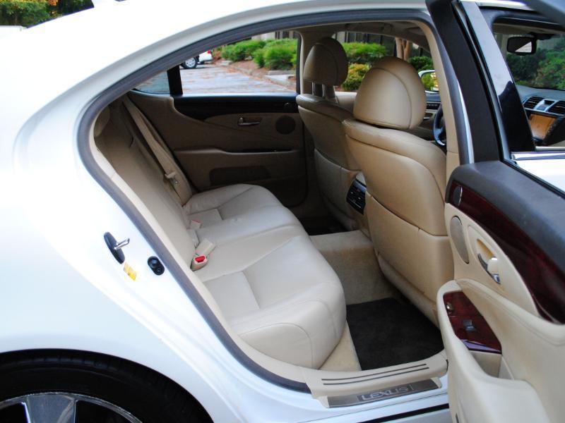 Lexus LS 460  2012