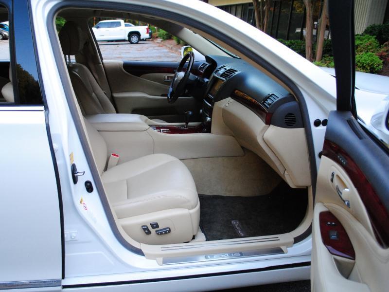 Lexus LS 460  2012