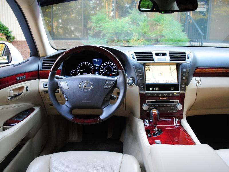 Lexus LS 460  2012