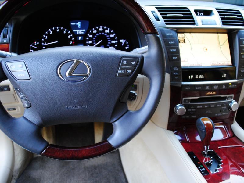 Lexus LS 460  2012