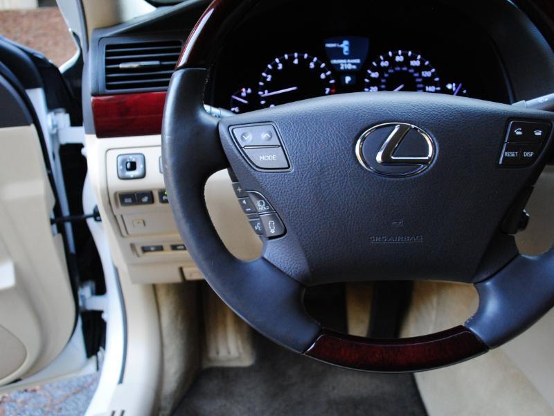 Lexus LS 460  2012