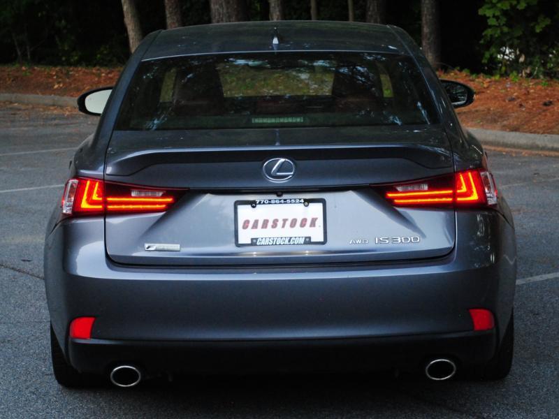 Lexus IS  2016
