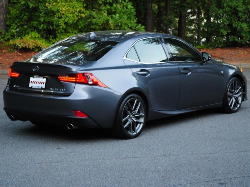 Lexus IS  2016