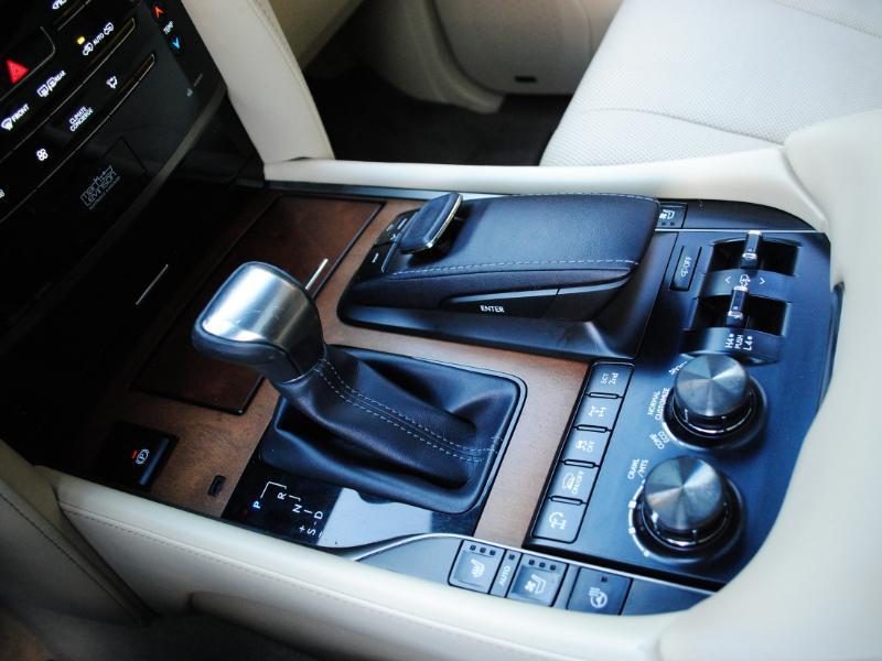 Lexus LX 570  2018