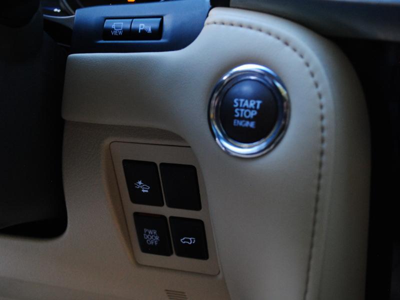 Lexus LX 570  2018