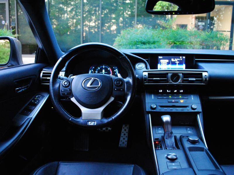 Lexus IS  2016