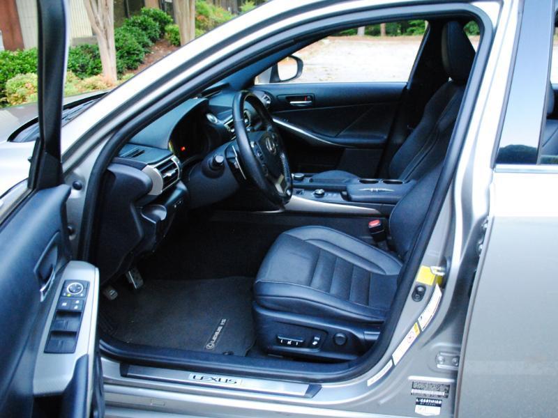 Lexus IS  2016