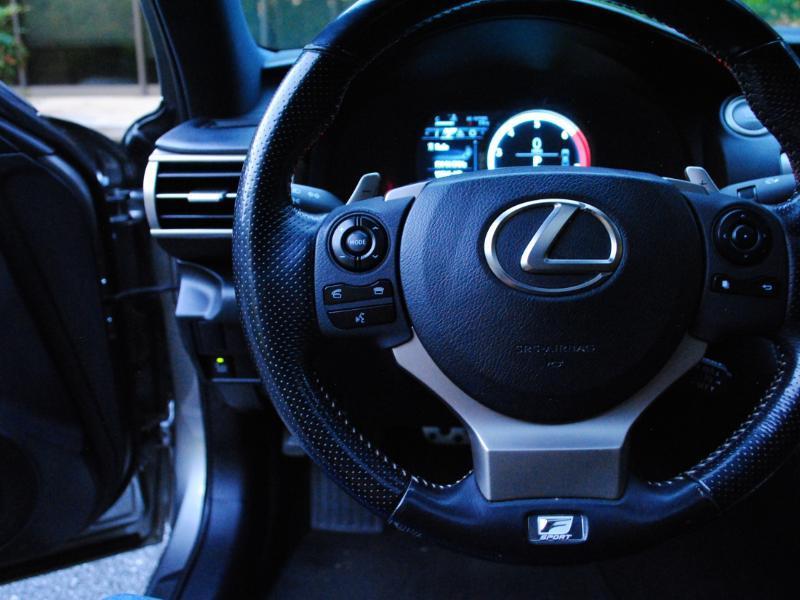 Lexus IS  2016