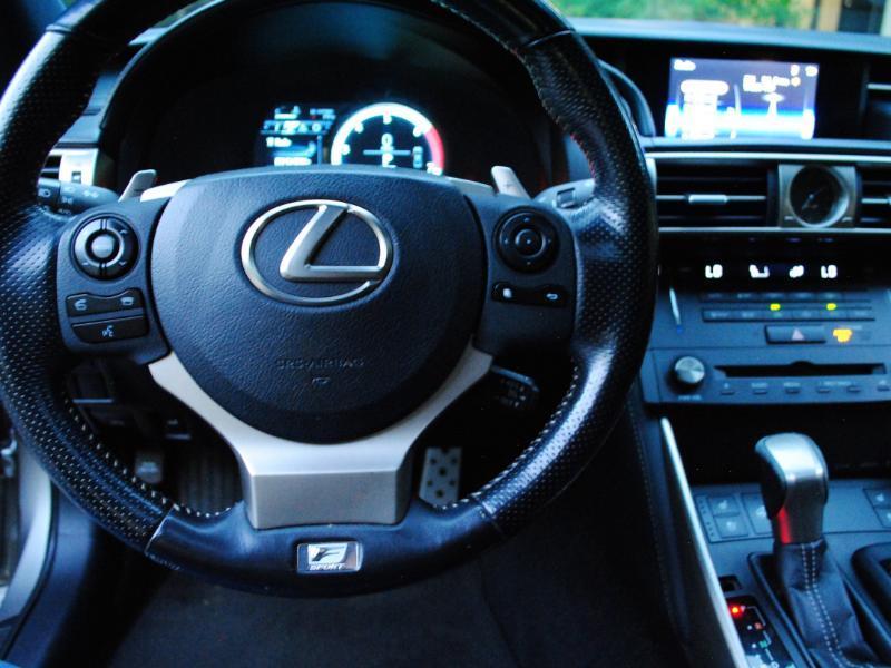 Lexus IS  2016