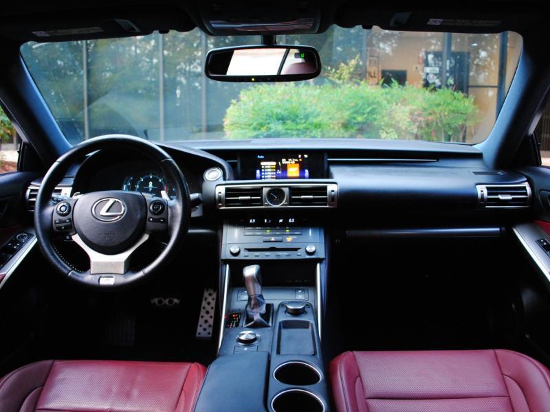 Lexus IS  2015