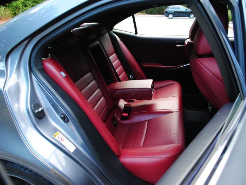Lexus IS  2015