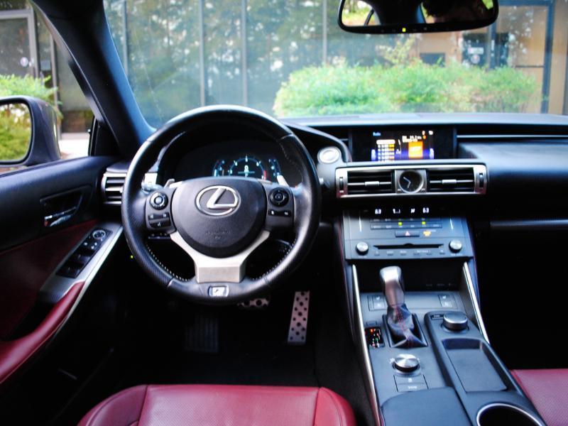 Lexus IS  2015