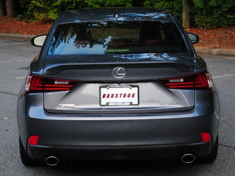 Lexus IS  2015