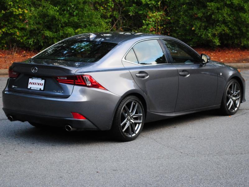 Lexus IS  2015