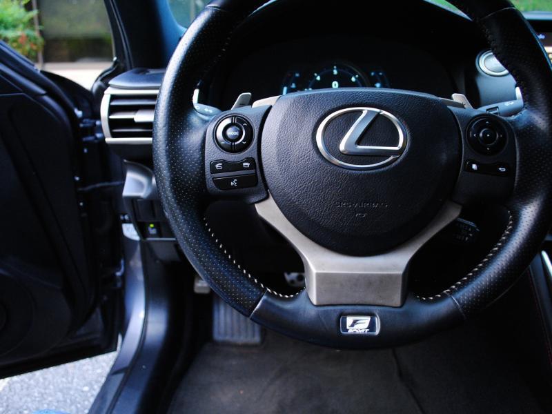 Lexus IS  2015