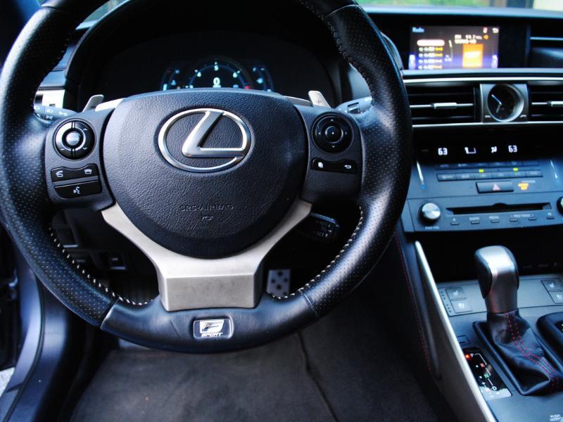 Lexus IS  2015