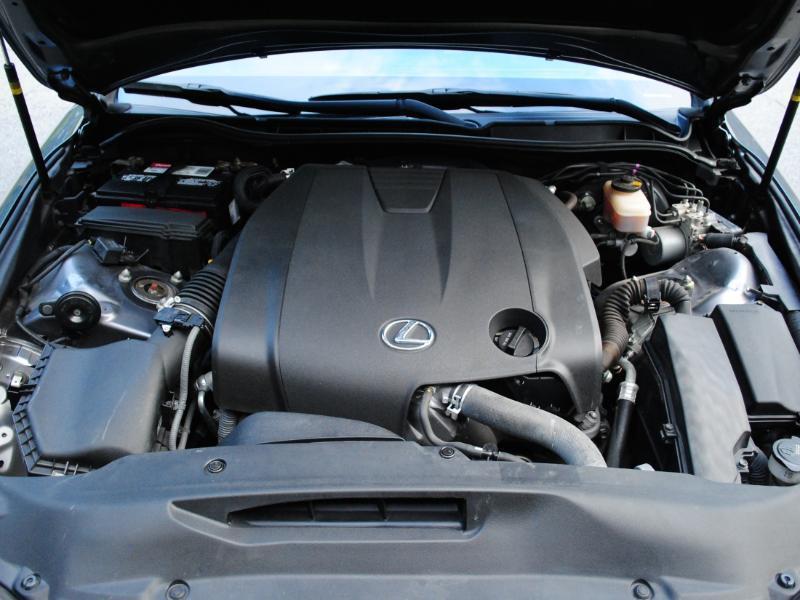 Lexus IS  2015
