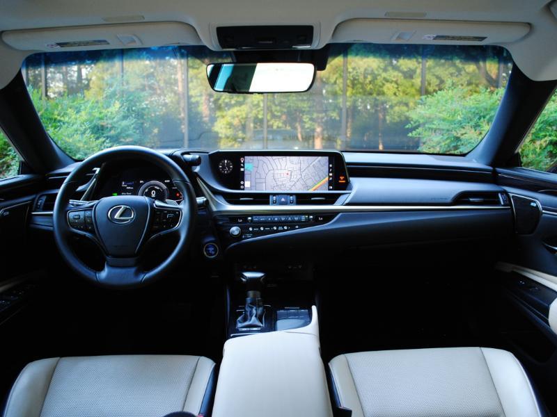 Lexus ES 300h  2021