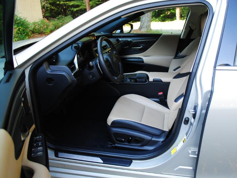 Lexus ES 300h  2021