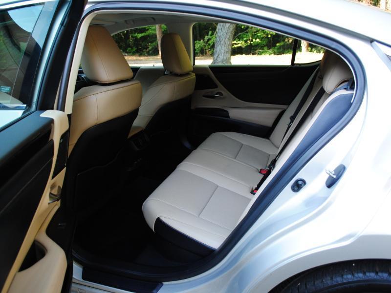 Lexus ES 300h  2021