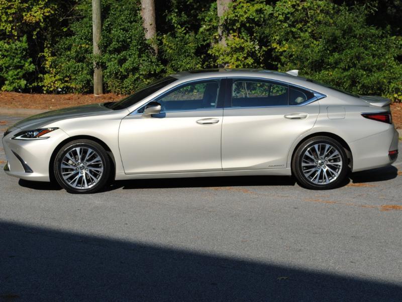 Lexus ES 300h  2021