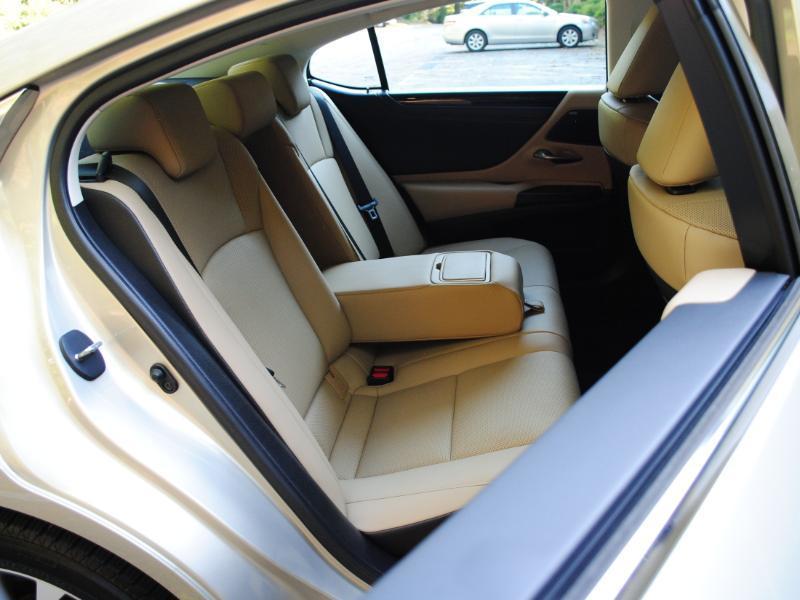 Lexus ES 300h  2021