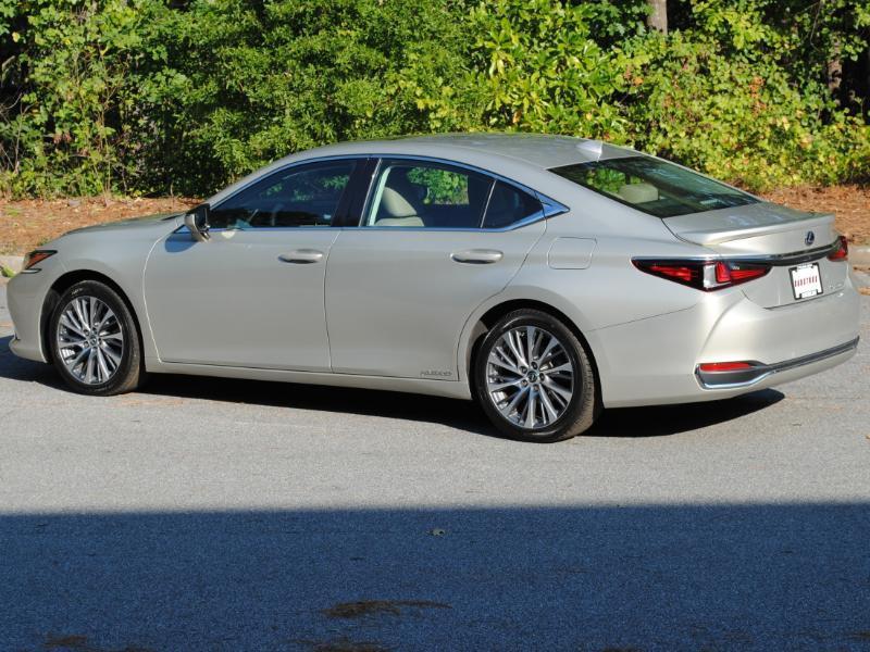 Lexus ES 300h  2021