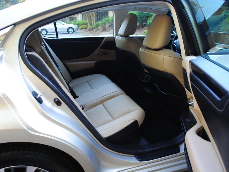 Lexus ES 300h  2021