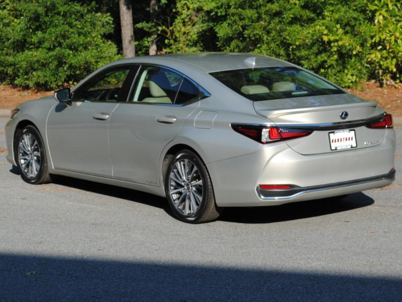 Lexus ES 300h  2021