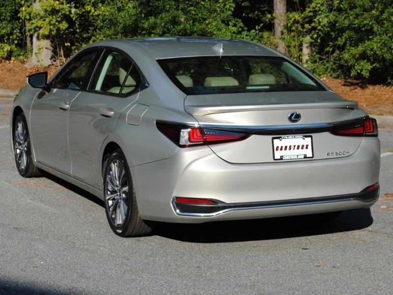 Lexus ES 300h  2021