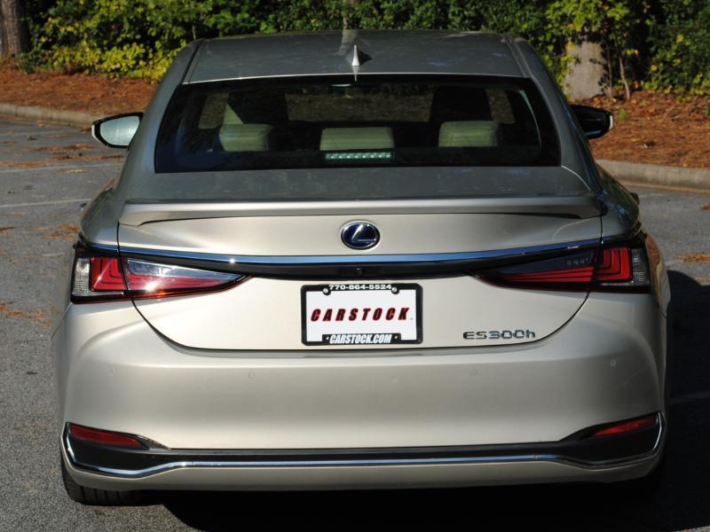 Lexus ES 300h  2021