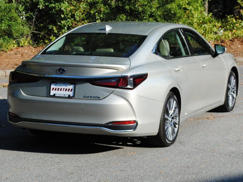 Lexus ES 300h  2021