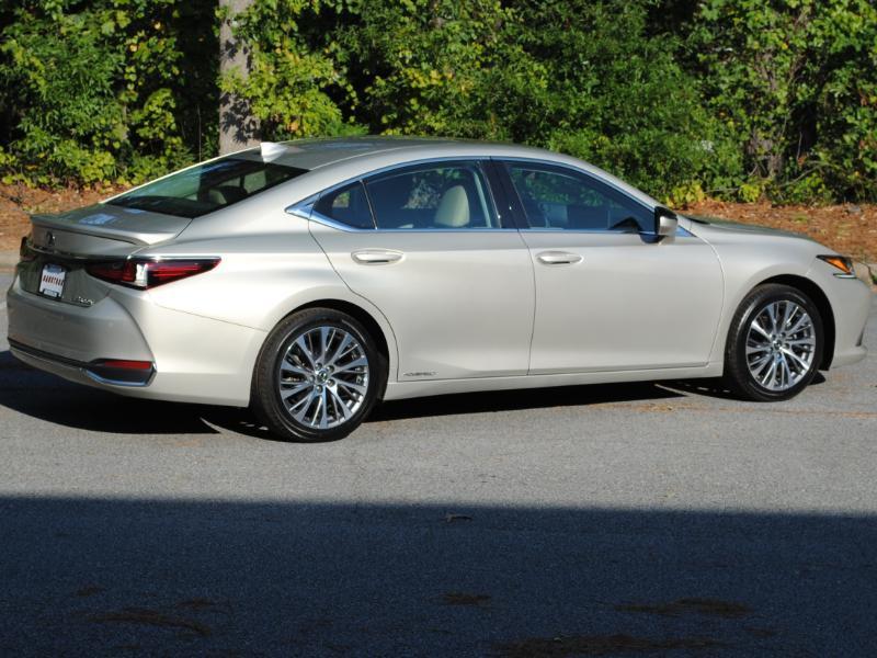 Lexus ES 300h  2021