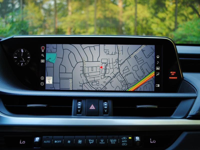 Lexus ES 300h  2021