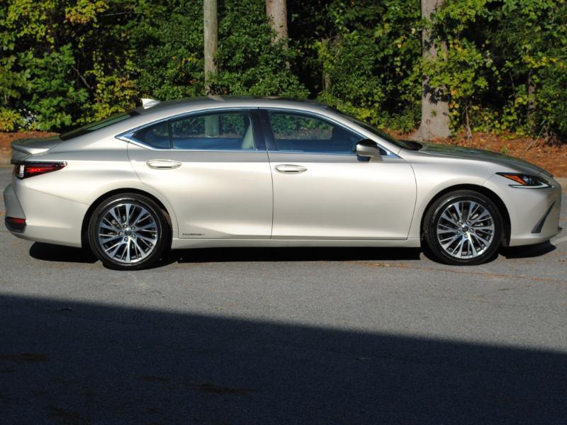 Lexus ES 300h  2021