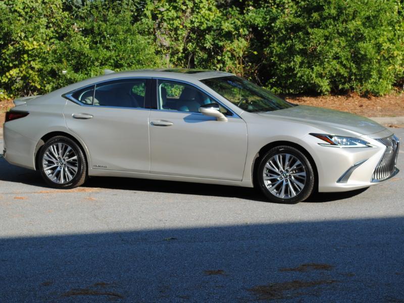 Lexus ES 300h  2021