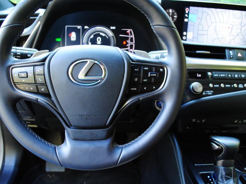 Lexus ES 300h  2021