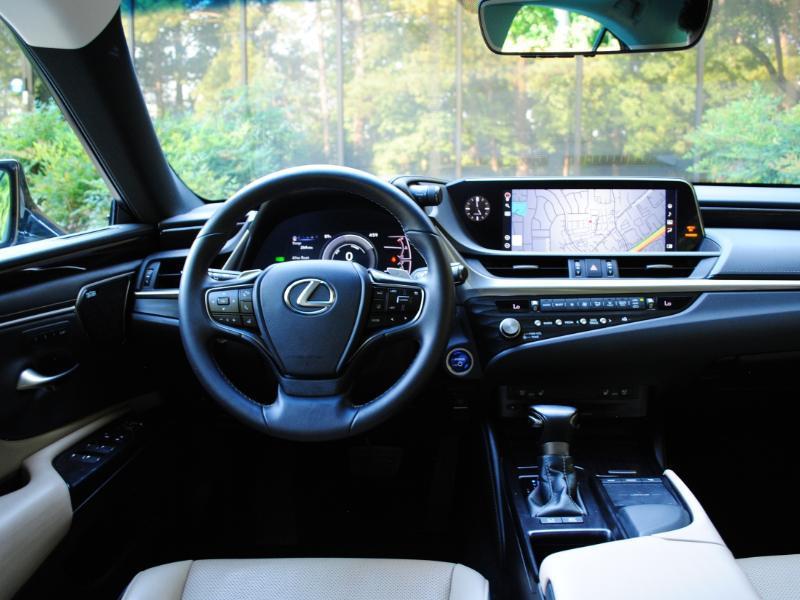 Lexus ES 300h  2021