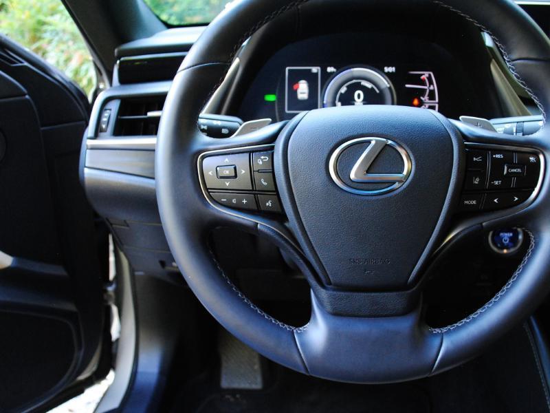 Lexus ES 300h  2021