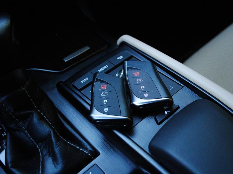 Lexus ES 300h  2021