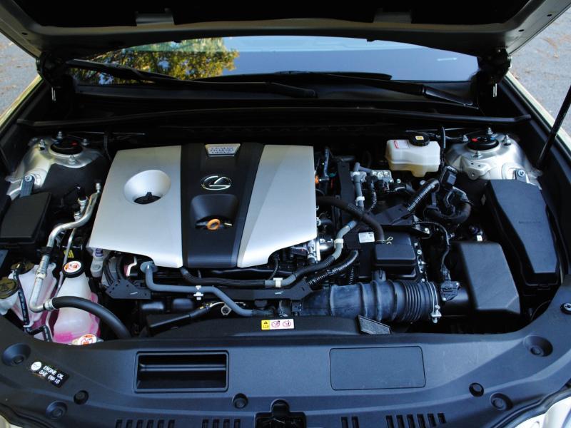 Lexus ES 300h  2021