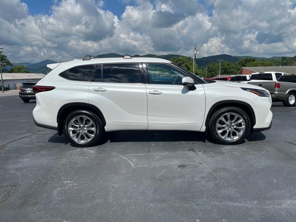 2022 Toyota Highlander XLE - Photo 7