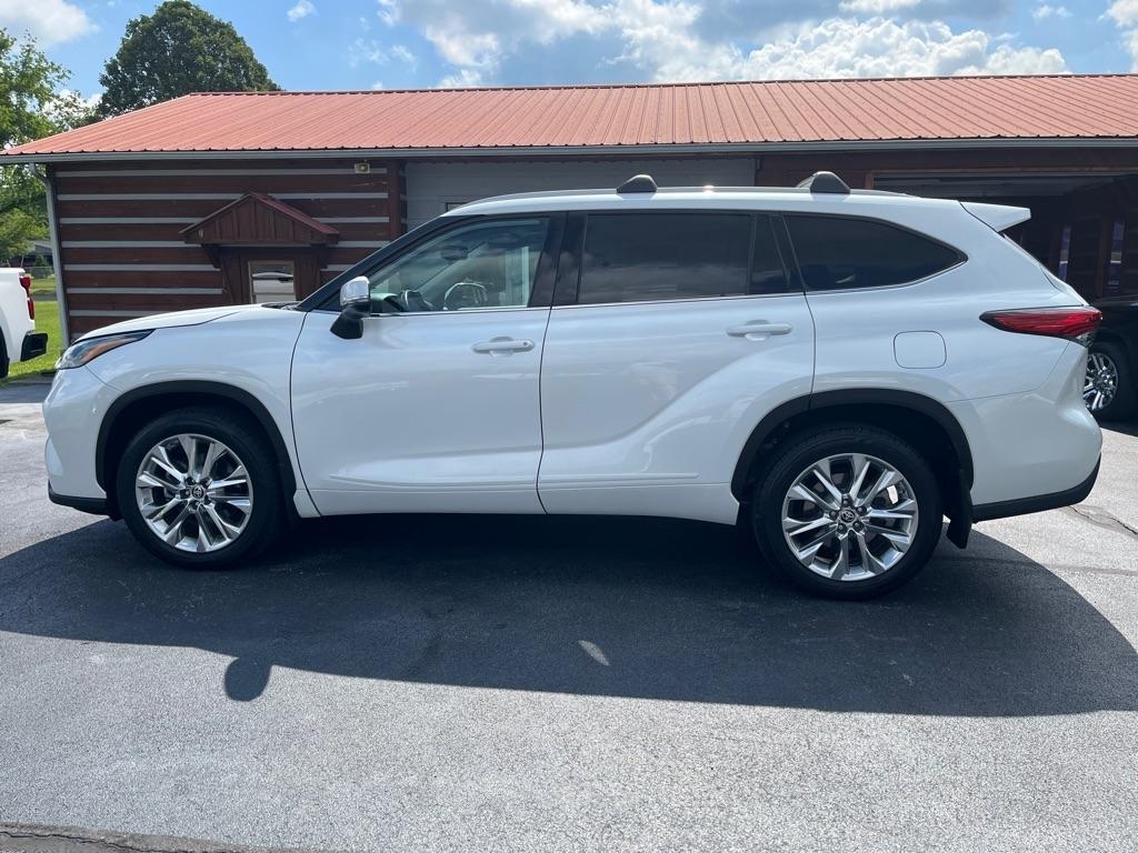 2022 Toyota Highlander XLE - Photo 8