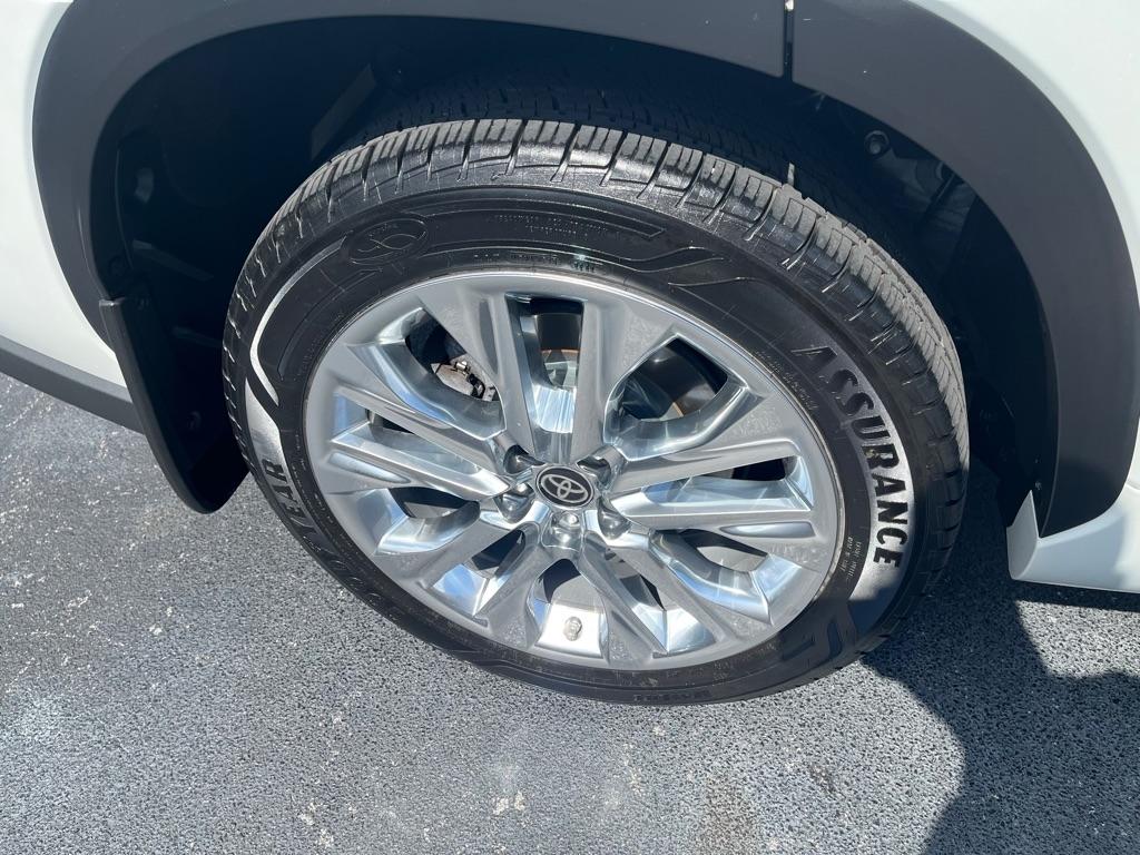 2022 Toyota Highlander XLE - Photo 9