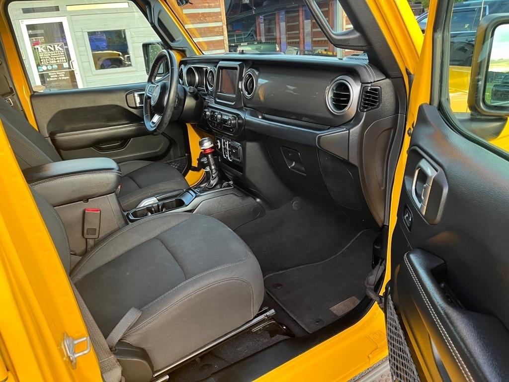 Jeep Wrangler photo 11